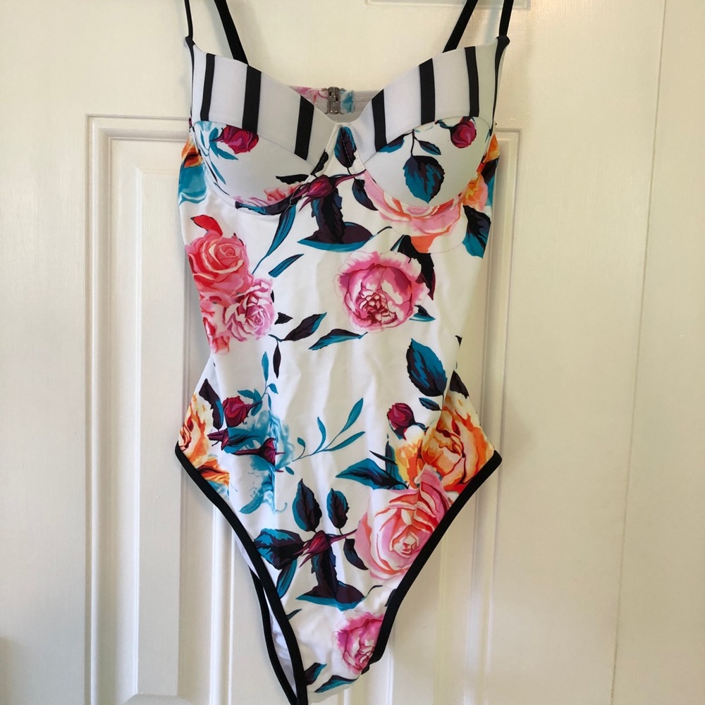 Beautiful floral one piece swim suit from Cupshe